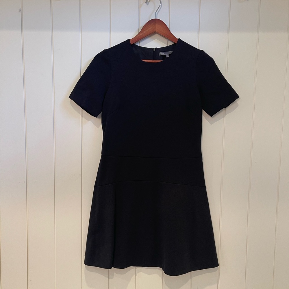 Vince Black Structured Shift Dress Size 6 Minimalist Classic - Picture 1 of 4